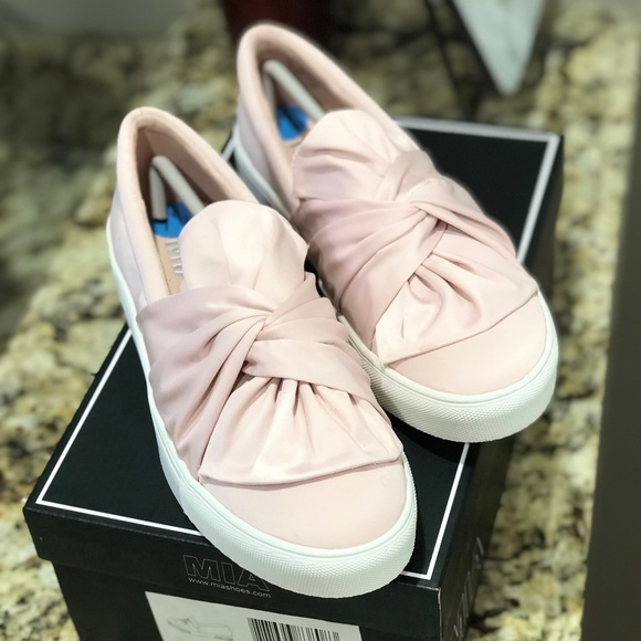 mia bow sneakers
